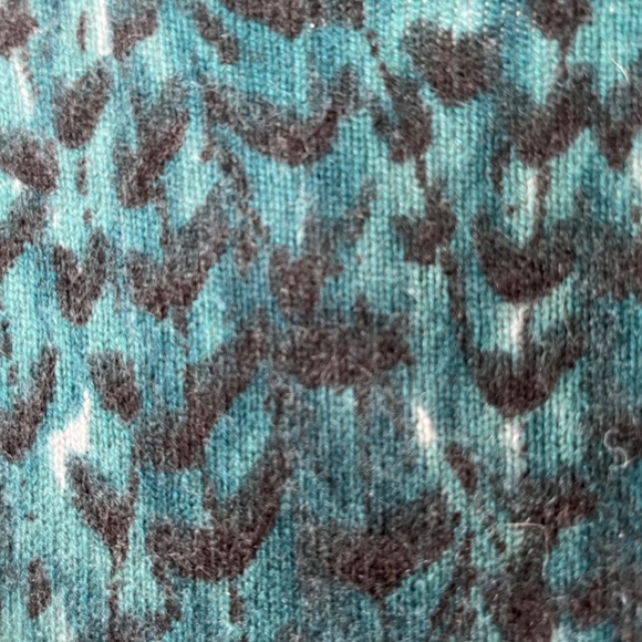 Talbots Cashmere Scoop Neck Sweater, Size Medium - Picture 4 of 4